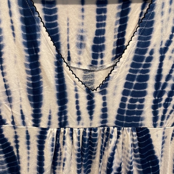 Azur XL 💙 and white tunic style top - Picture 3 of 4